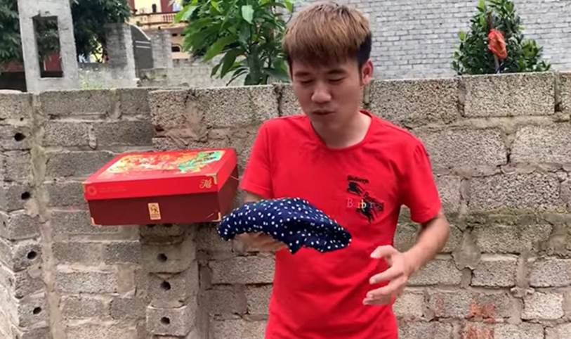 Dừng hoạt động được vài ngày, Hưng Vlog lại đăng clip cà khịa mẹ, nhưng để không bị dân mạng phản ứng đã phải dùng đến chiêu cuối” này-1