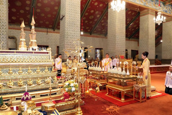 Hoàng quý phi Thái Lan đột ngột vắng bóng trong sự kiện hoàng gia, Hoàng hậu Suthida khẳng định vị trí của mình bằng chi tiết đầy tinh tế-1