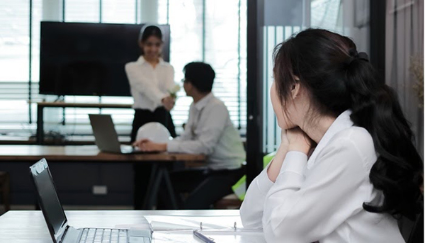 Tâm sự với em dâu 20/10 chị cũng muốn có quà, chồng nghe được và phản ứng của anh khiến tôi khóc hết nước mắt-1