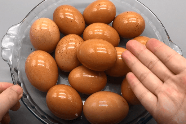 Con dâu nhét trứng vào thùng gạo mẹ chồng khó hiểu, hỏi ra mới vỡ lẽ-3