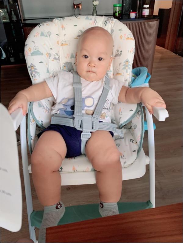 Hai nhóc tỳ chưa đầy năm, vợ Thành Trung đã sắm góc học tập, câu trả lời của con khi được hỏi ba đâu” mới là điều gây chú ý!-6