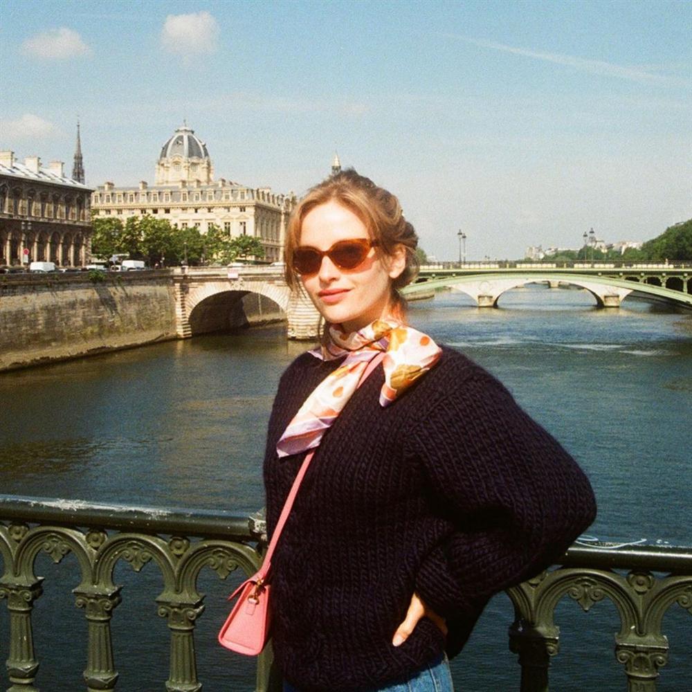 Rồi bạn cũng sẽ duyên dáng như một quý cô Paris, chỉ cần có trong tay 6 món đồ mùa lạnh đầy lãng mạn này-10