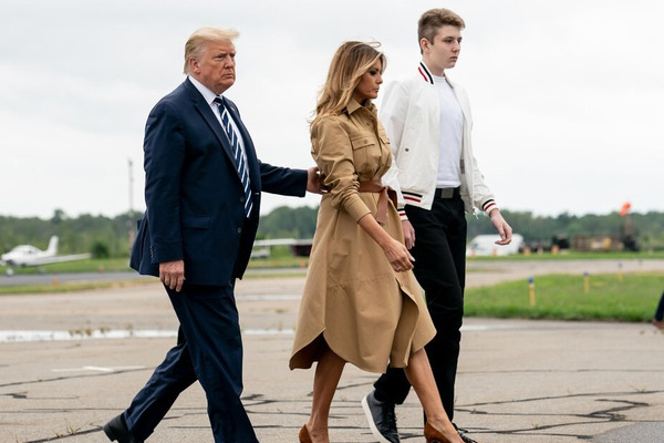 Bà Melania: Barron Trump dương tính với Covid-19-1