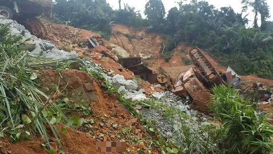 CẬN CẢNH: Kinh hoàng hiện trường sạt lở đất vùi lấp nhà điều hành Thủy điện Rào Trăng 3-11