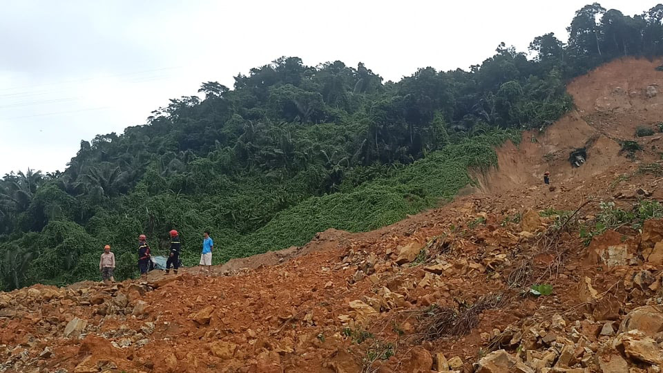 CẬN CẢNH: Kinh hoàng hiện trường sạt lở đất vùi lấp nhà điều hành Thủy điện Rào Trăng 3-9