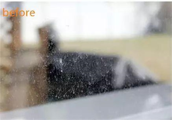 Cửa kính bị bẩn, nhà bếp dính dầu mỡ, tận dụng ngay tờ báo cũ để mọi nơi sạch bong không tì vết-3