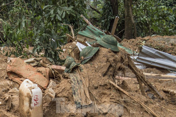 Tìm thấy 6 thi thể của nhóm cán bộ gặp nạn khi vào Rào Trăng-3