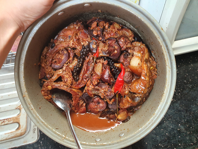 Mẹ 8x chỉ cách kho cá vừa nhàn vừa ngon bằng nồi cơm điện, hội chị em lười ai cũng có thể học theo dễ dàng-3