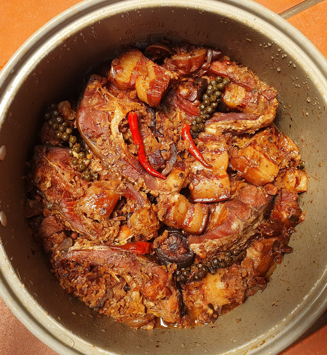 Mẹ 8x chỉ cách kho cá vừa nhàn vừa ngon bằng nồi cơm điện, hội chị em lười ai cũng có thể học theo dễ dàng-4