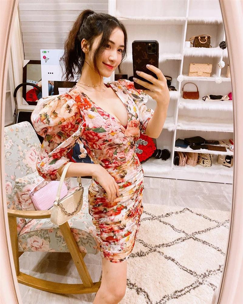 3 năm hẹn hò với thiếu gia, Hòa Minzy thay đổi từng chân tơ kẽ tóc: Đồ hiệu dát không ngơi tay, mỗi bộ cánh lại có một chiếc túi hiệu xuyệt tông đi kèm-13