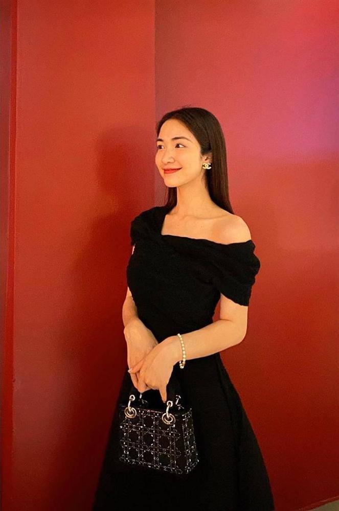 3 năm hẹn hò với thiếu gia, Hòa Minzy thay đổi từng chân tơ kẽ tóc: Đồ hiệu dát không ngơi tay, mỗi bộ cánh lại có một chiếc túi hiệu xuyệt tông đi kèm-18