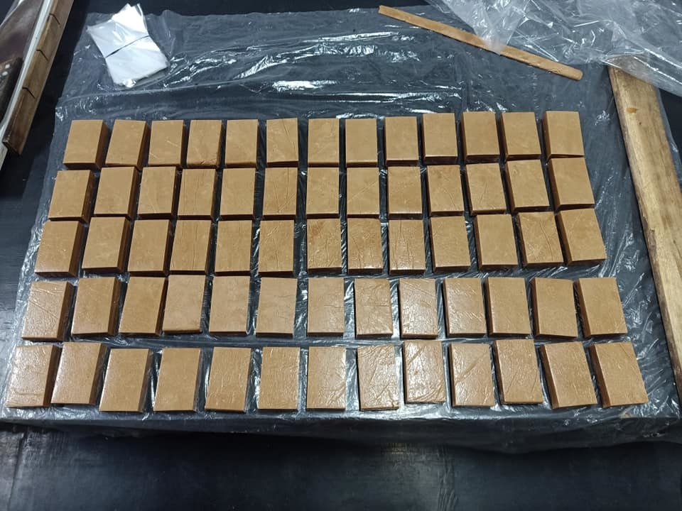 Lo quà Tết sớm, nhà giàu về tận bản mua ngựa bạch nấu cao-6