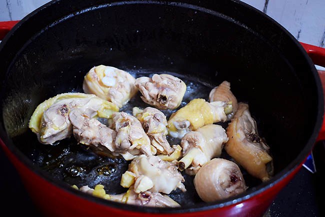 Mưa gió làm ngay nồi thịt gà om nấm, cả nhà ăn xong ấm lòng-3