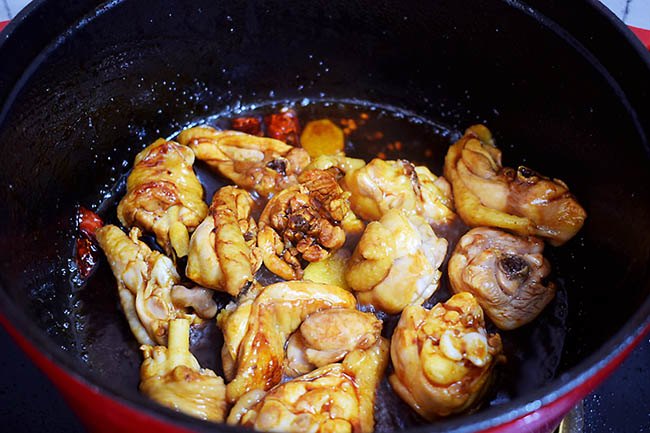 Mưa gió làm ngay nồi thịt gà om nấm, cả nhà ăn xong ấm lòng-4