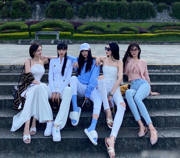 Hội phú bà fake: Trào lưu mới của những cô nàng trẻ đẹp không sang chảnh nhưng luôn tỏ ra là mình chanh sả-5