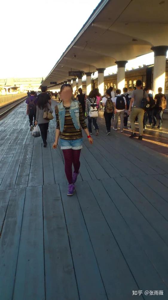 Cười ngất trước mốt thời trang cực phèn của chị em cách đây 10 năm-8