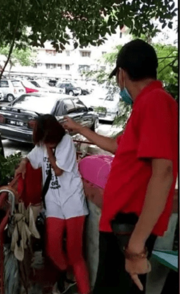 Đoạn clip gã đàn ông đánh đập cô gái bò lồm cồm giữa đường gây bão MXH, bất ngờ nhất là phản ứng của các nhân chứng-2