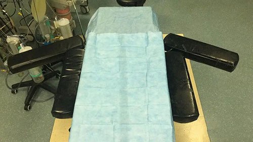 Khổ sở vạch lớp mỡ dày mổ đẻ cho 9X tạ rưỡi, đứa trẻ ra đời bác sĩ thở dài-3