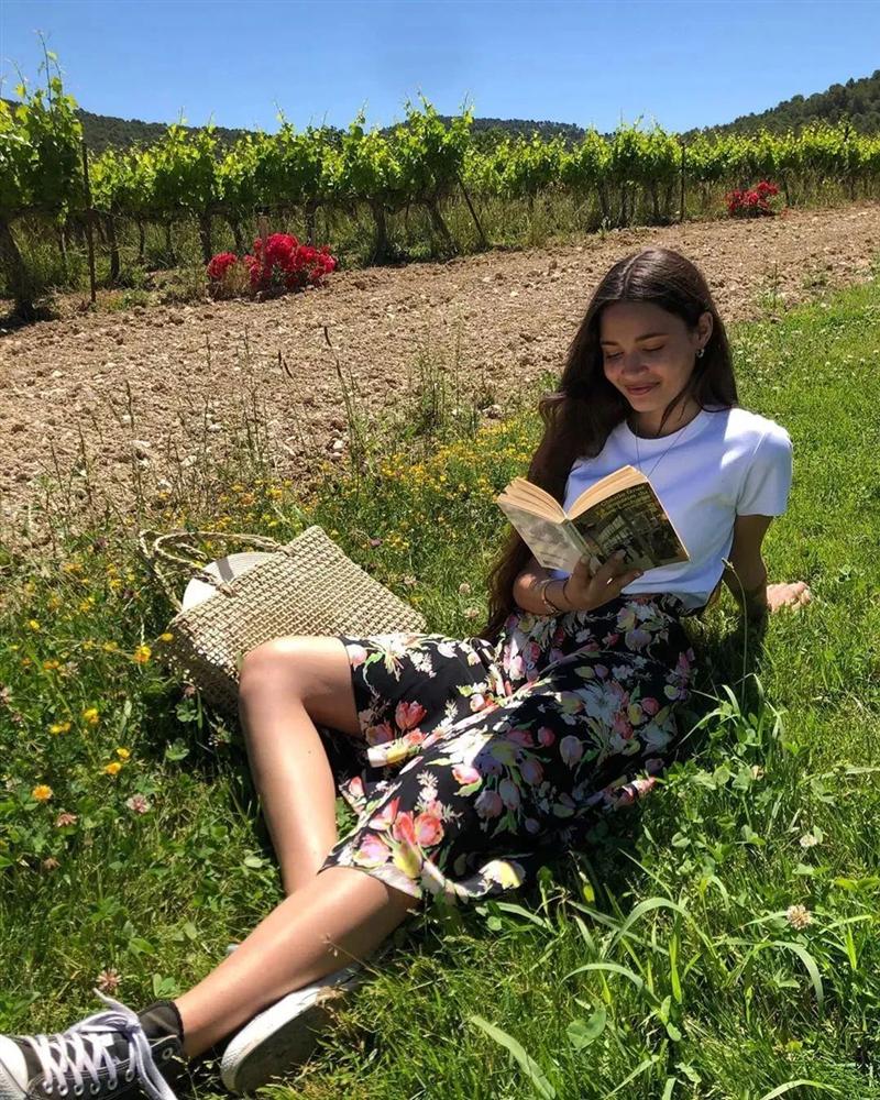 Muốn vừa hack tuổi lại vừa hack dáng thì chị em hãy chăm diện áo phông và chân váy, diện từ Hè sang Thu vẫn ổn-4