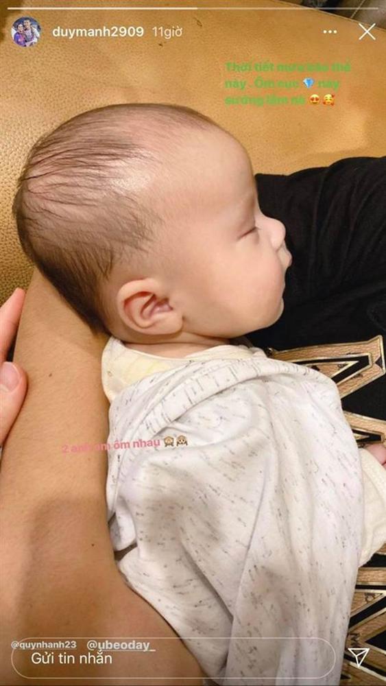 Con trai Duy Mạnh chính thức gia nhập hội hot kid Việt với bức ảnh góc nghiêng thần thánh được bố chụp sương sương trên story-1