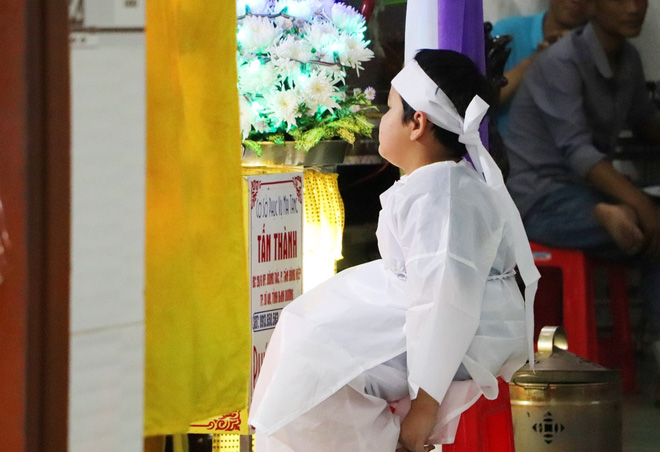 Tang lễ đẫm nước mắt của hiệp sĩ tử vong lúc truy đuổi tội phạm ở Biên Hòa: Vợ mang song thai thẫn thờ bên linh cữu chồng-2