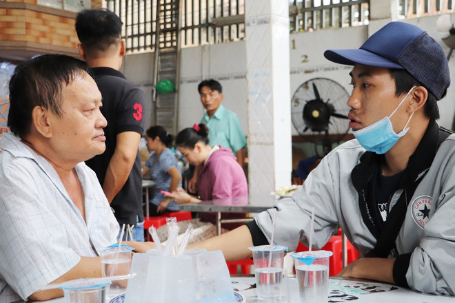 Tang lễ đẫm nước mắt của hiệp sĩ tử vong lúc truy đuổi tội phạm ở Biên Hòa: Vợ mang song thai thẫn thờ bên linh cữu chồng-15