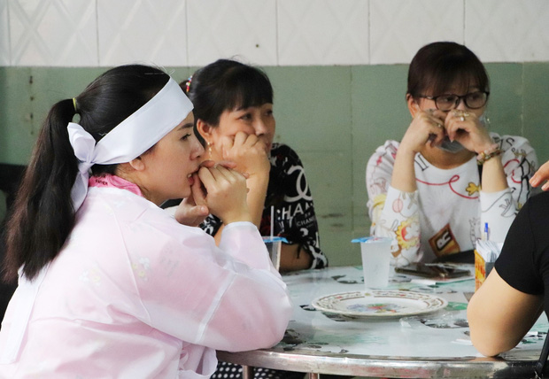 Tang lễ đẫm nước mắt của hiệp sĩ tử vong lúc truy đuổi tội phạm ở Biên Hòa: Vợ mang song thai thẫn thờ bên linh cữu chồng-6