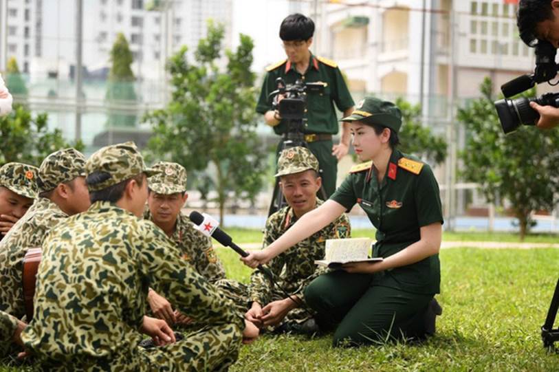 Nữ MC xinh đẹp dẫn bản tin mưa bão khiến cộng đồng mạng xôn xao truy tìm, ngắm loạt ảnh đời thường lại càng bất ngờ vì nhan sắc kiều diễm-7
