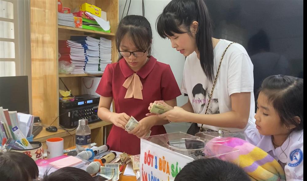 Cậu bé tiểu học gây choáng khi quyên góp được 102 triệu cứu trợ miền Trung, thân thế không vừa-5