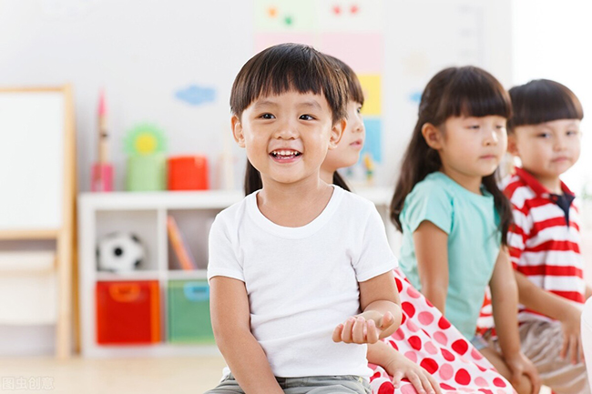 Bố ơi, sao bố lại nằm đè lên mẹ?”, câu trả lời của ông bố này là điều hay nhất tôi từng nghe-3