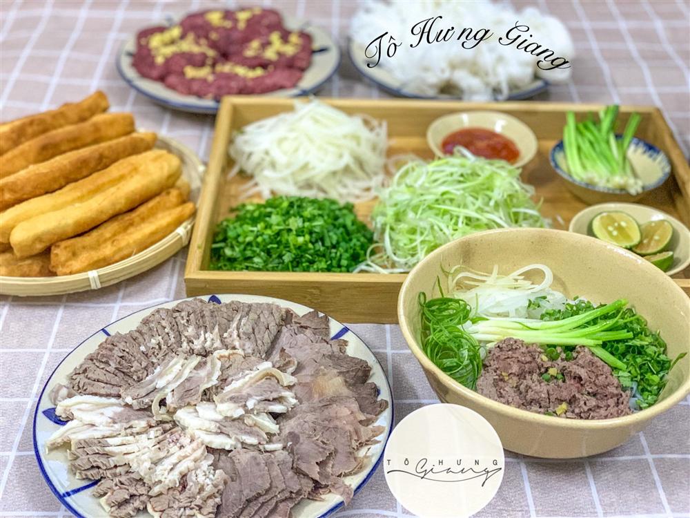 Mẹ đảm nổi tiếng MXH gợi ý cách nấu phở bò ngon chẳng kém ngoài hàng, chuẩn bị một lần có thể ăn mấy bữa rất tiện lợi-4