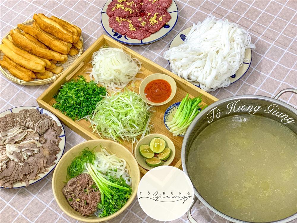 Mẹ đảm nổi tiếng MXH gợi ý cách nấu phở bò ngon chẳng kém ngoài hàng, chuẩn bị một lần có thể ăn mấy bữa rất tiện lợi-6