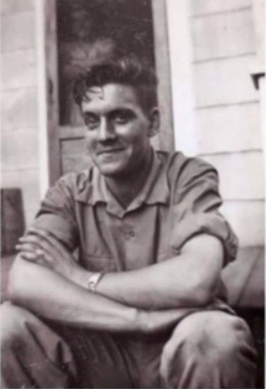 Máy bay nổ khiến phi công thiệt mạng nhưng không tìm thấy xác, 70 năm sau người ta sững sờ phát hiện hài cốt chìm dưới rễ cây một cách kì ảo-3