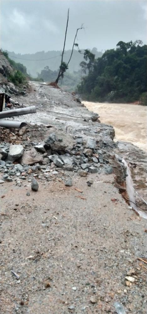 Ảnh: Cận cảnh bên trong khu vực nhà điều hành thủy điện Rào Trăng 3 bị lũ quét vùi lấp-7