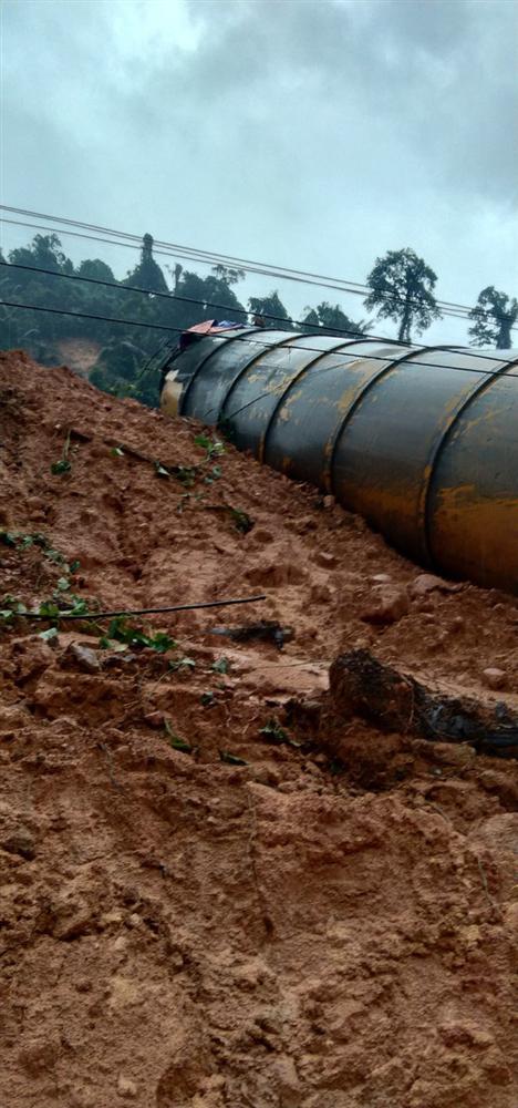 Ảnh: Cận cảnh bên trong khu vực nhà điều hành thủy điện Rào Trăng 3 bị lũ quét vùi lấp-12