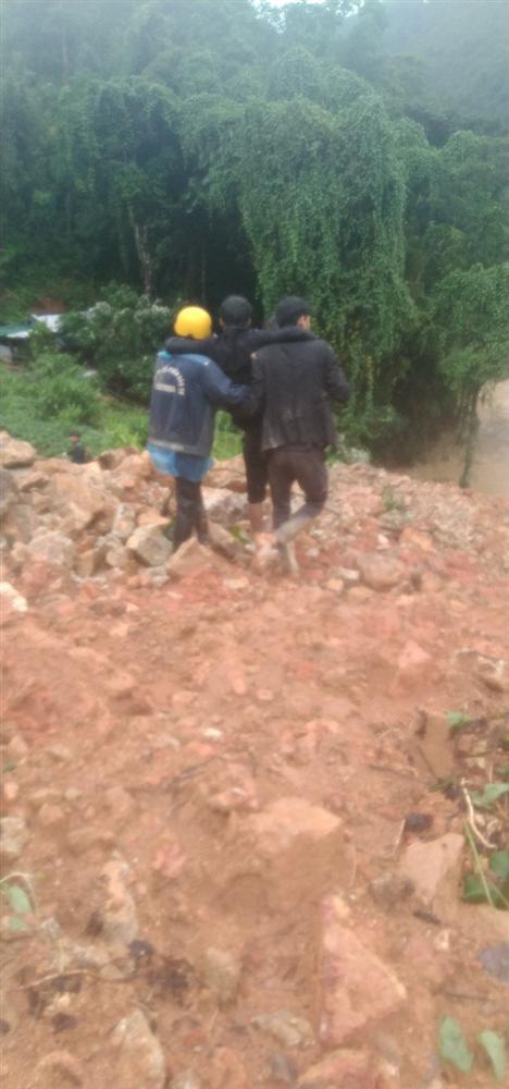 Ảnh: Cận cảnh bên trong khu vực nhà điều hành thủy điện Rào Trăng 3 bị lũ quét vùi lấp-14