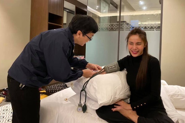 Số tiền quyên góp Thuỷ Tiên nhận được cán mốc 40 tỷ đồng, phản ứng của con gái khi biết mẹ bị bệnh giữa vùng lũ gây xúc động-6