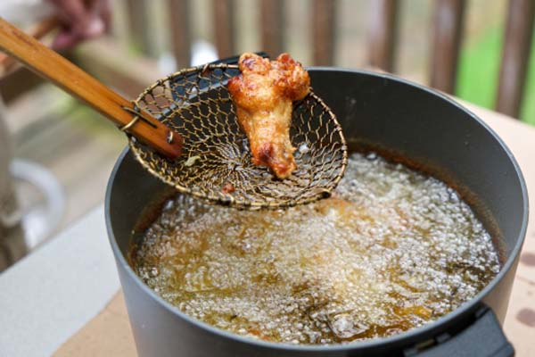 Ăn mực cất trong tủ lạnh 6 ngày, bé trai 11 tuổi có nguy cơ phải chạy thận suốt đời-4