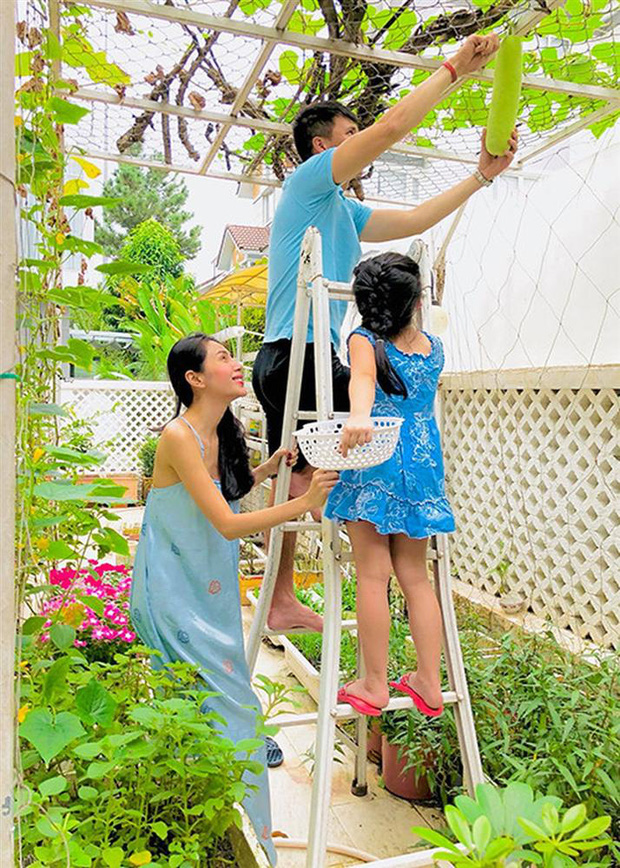 Số tiền quyên góp Thuỷ Tiên nhận được cán mốc 40 tỷ đồng, phản ứng của con gái khi biết mẹ bị bệnh giữa vùng lũ gây xúc động-2