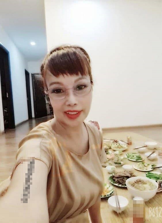 Cô dâu 63 tuổi để lộ vùng nhạy cảm khiến dân tình bất ngờ, tự tin khoe nhan sắc đã bớt méo mó” trong căn nhà mới-3