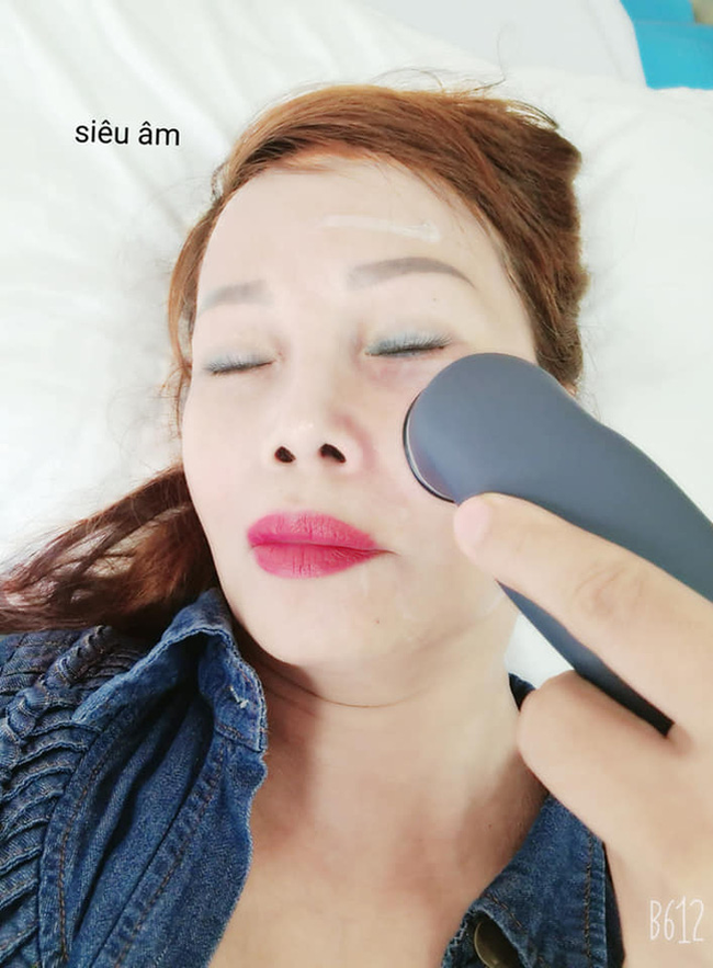 Cô dâu 63 tuổi để lộ vùng nhạy cảm khiến dân tình bất ngờ, tự tin khoe nhan sắc đã bớt méo mó” trong căn nhà mới-6