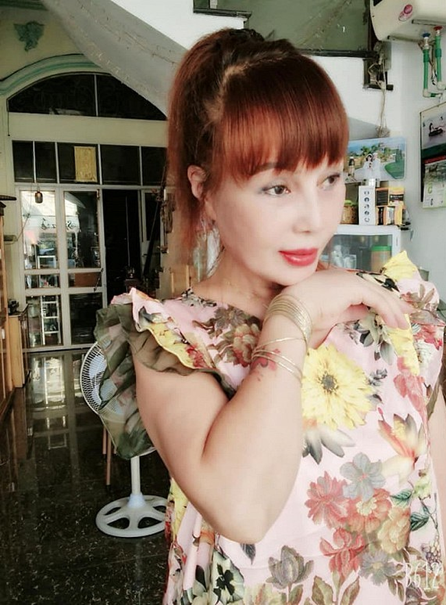 Cô dâu 63 tuổi để lộ vùng nhạy cảm khiến dân tình bất ngờ, tự tin khoe nhan sắc đã bớt méo mó” trong căn nhà mới-7