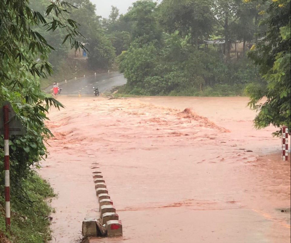 Xót thương cháu bé 2 tuổi tử vong do mưa lớn gây sập nhà-1