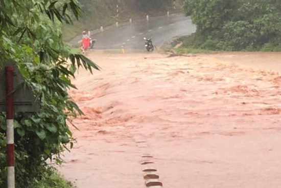 Xót thương cháu bé 2 tuổi tử vong do mưa lớn gây sập nhà