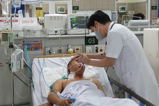 Nam thanh niên hôn mê sâu, phù não sau khi uống rượu ở đám giỗ