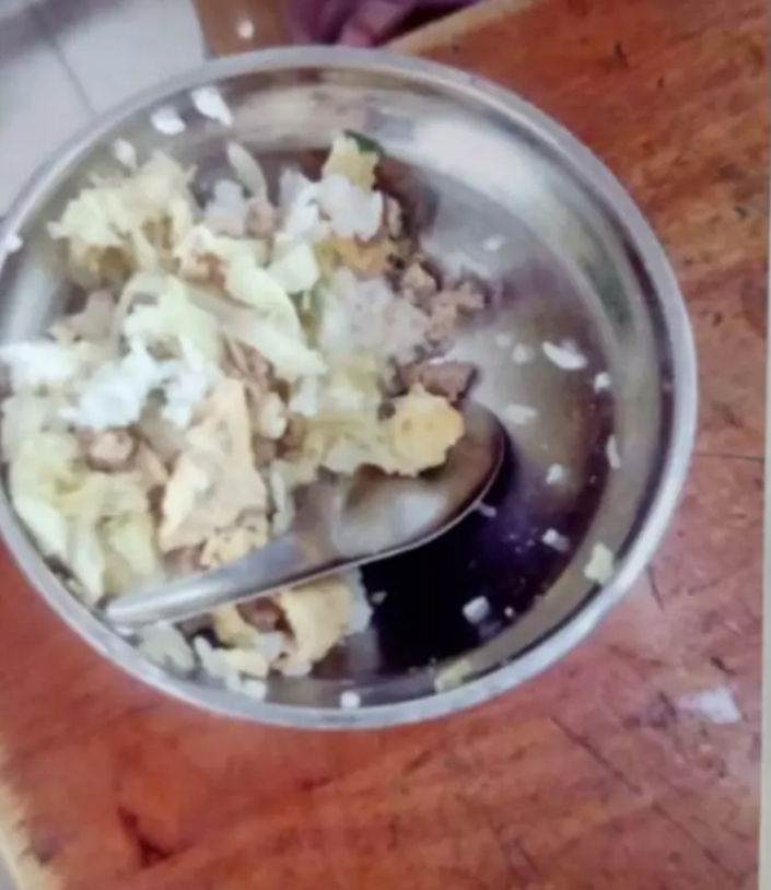 Trường học ở Nha Trang bị tố cân thiếu khẩu phần ăn của học sinh-1