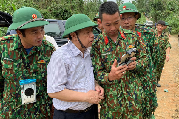 Sạt lở ở thủy điện Rào Trăng 3: Vẫn chưa tìm được 15 người mất tích, lên phương án nổ mìn phá đá mở đường-1