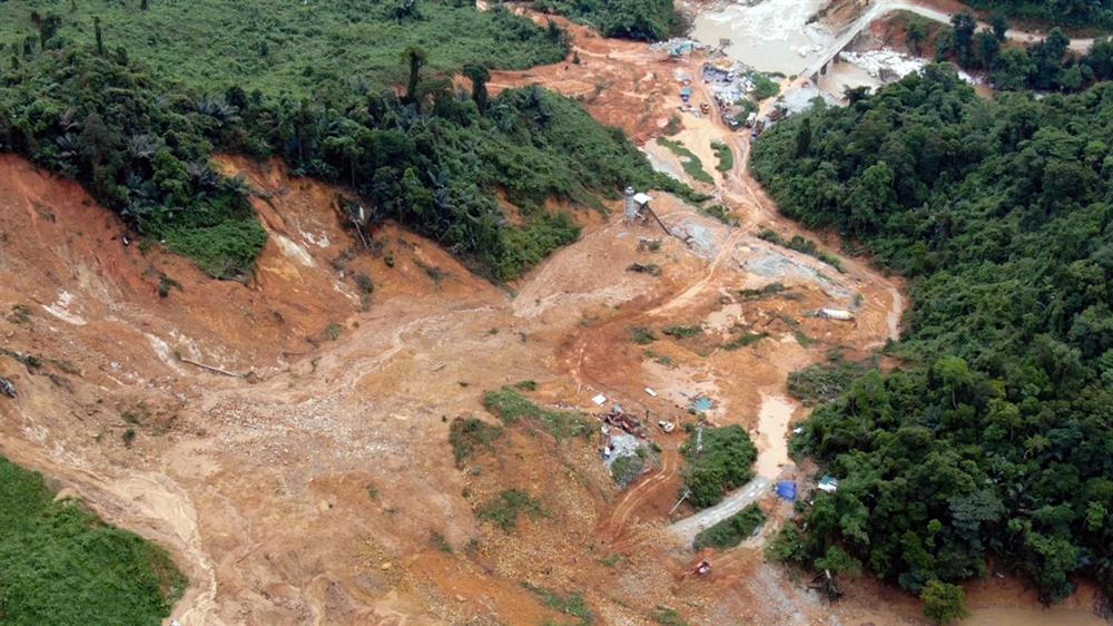 Hiện trường vụ sạt lở ở Rào Trăng 3 nhìn từ flycam-1