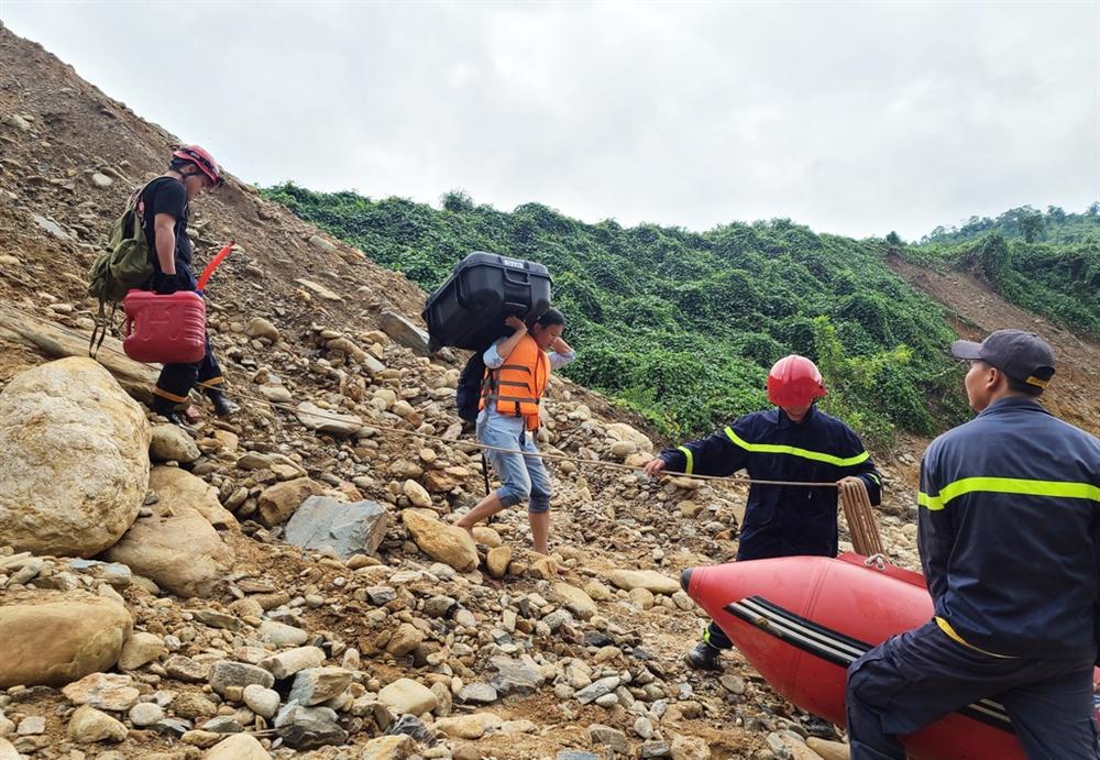 Hiện trường vụ sạt lở ở Rào Trăng 3 nhìn từ flycam-4