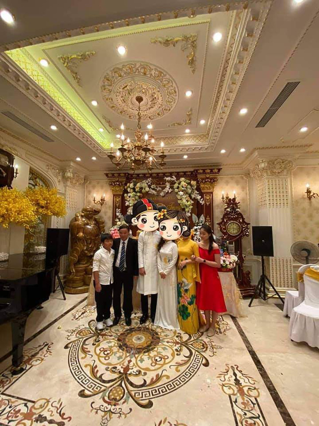 Choáng với đám cưới trong lâu đài dát vàng tại Tuyên Quang, đón dâu bằng xe Rolls Royce chiếm ngay spotlight trên mạng xã hội-1
